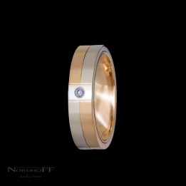Opposing Platinum and Rose Gold Wedding Ring