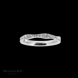 Graduating Diamond Fitted Wedding Ring